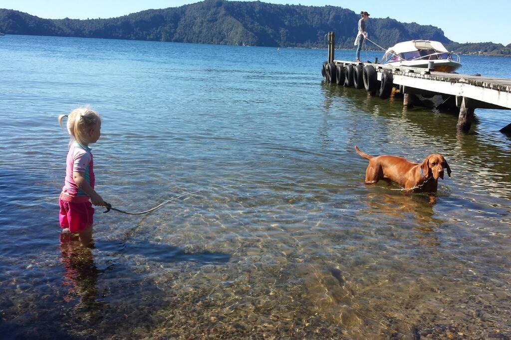 Lake Rotoiti Lakehouse Retreat โรโตรัว ภายนอก รูปภาพ